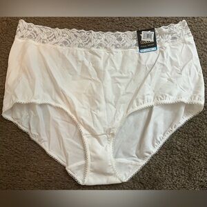 Nordstrom Wacoal White Lace Accent Panties NWT